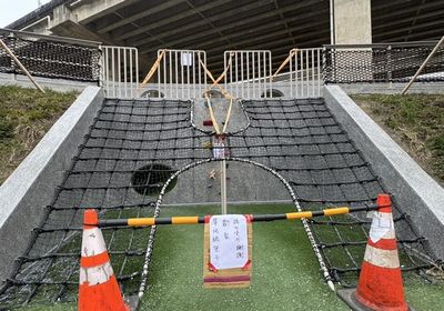 平鎮運動公園啟用月餘！施工品質堪慮　綠營民代現勘督促改善