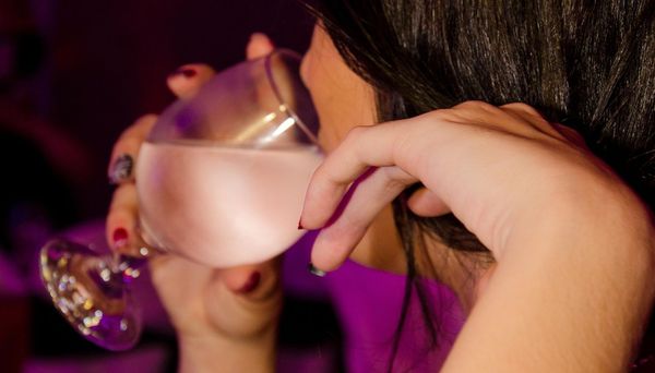 女星林玉紫爆料閨密性觀念開放，年輕時常在夜店獵豔，尋找一夜情。（示意圖，pixabay）