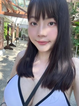 ▲超直白陰唇留前男友冰箱被丟。（圖／翻攝自超直白IG）