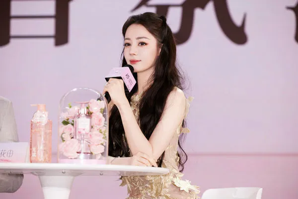 ▲迪麗熱巴。（圖／翻攝自迪麗熱巴工作室微博）