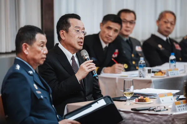 ▲▼國防部長顧立雄與媒體茶敘。（圖／軍聞社）禁止使用！！！！2025年3月4日1200後才可使用