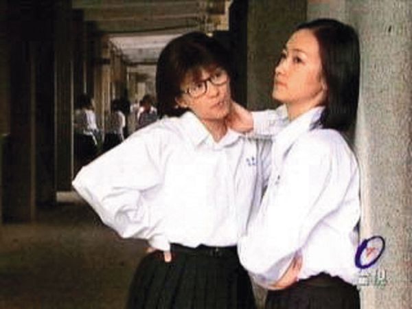 25年前，潘慧如（右）和六月（左）拍《逆女》，成為女同志劇集經典之作。	（翻攝自台視）