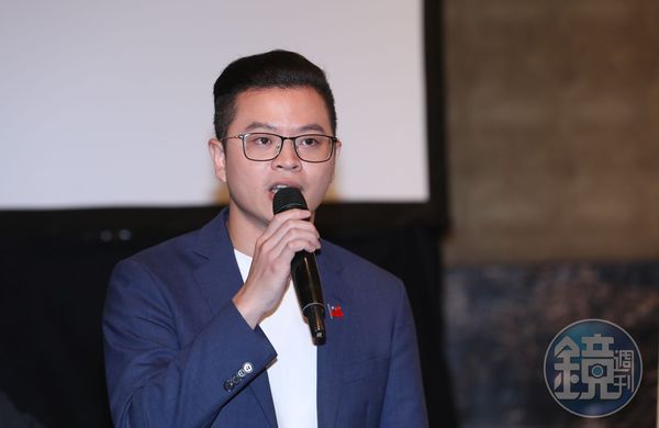 曾被封「戰狼大哥哥」的凌濤常在螢光幕前砲火十足評論時政，未料遭爆視訊露鳥、傳下體照，還曾對人「肢體越界」。