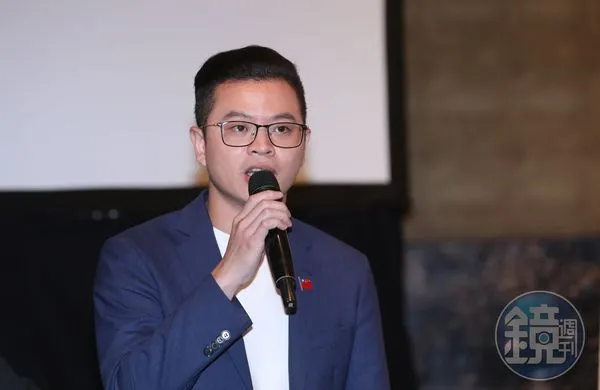 曾被封「戰狼大哥哥」的凌濤常在螢光幕前砲火十足評論時政，未料遭爆視訊露鳥、傳下體照，還曾對人「肢體越界」。