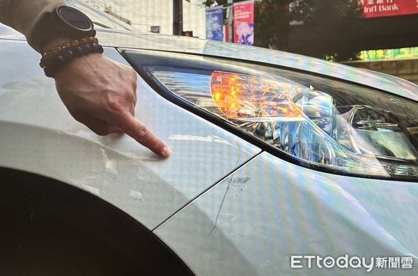 ▲台南市警一分局交通組組長黃文村呼籲駕駛人，行經路口應減速慢行，並注意車前狀況及兩車間隔，不得任意跨越兩車道行駛，以保護其他用路人安全。（圖／記者林東良翻攝，下同）