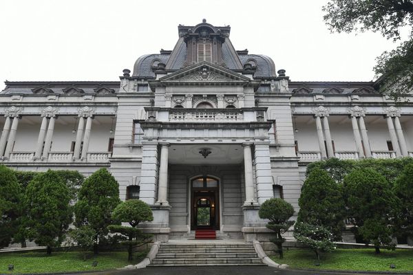 當年台灣總督官邸（現今台北賓館），重組希臘羅馬古典建築元素，成為權力的象徵。（十月影視提供）