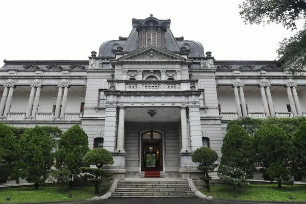 當年台灣總督官邸（現今台北賓館），重組希臘羅馬古典建築元素，成為權力的象徵。（十月影視提供）