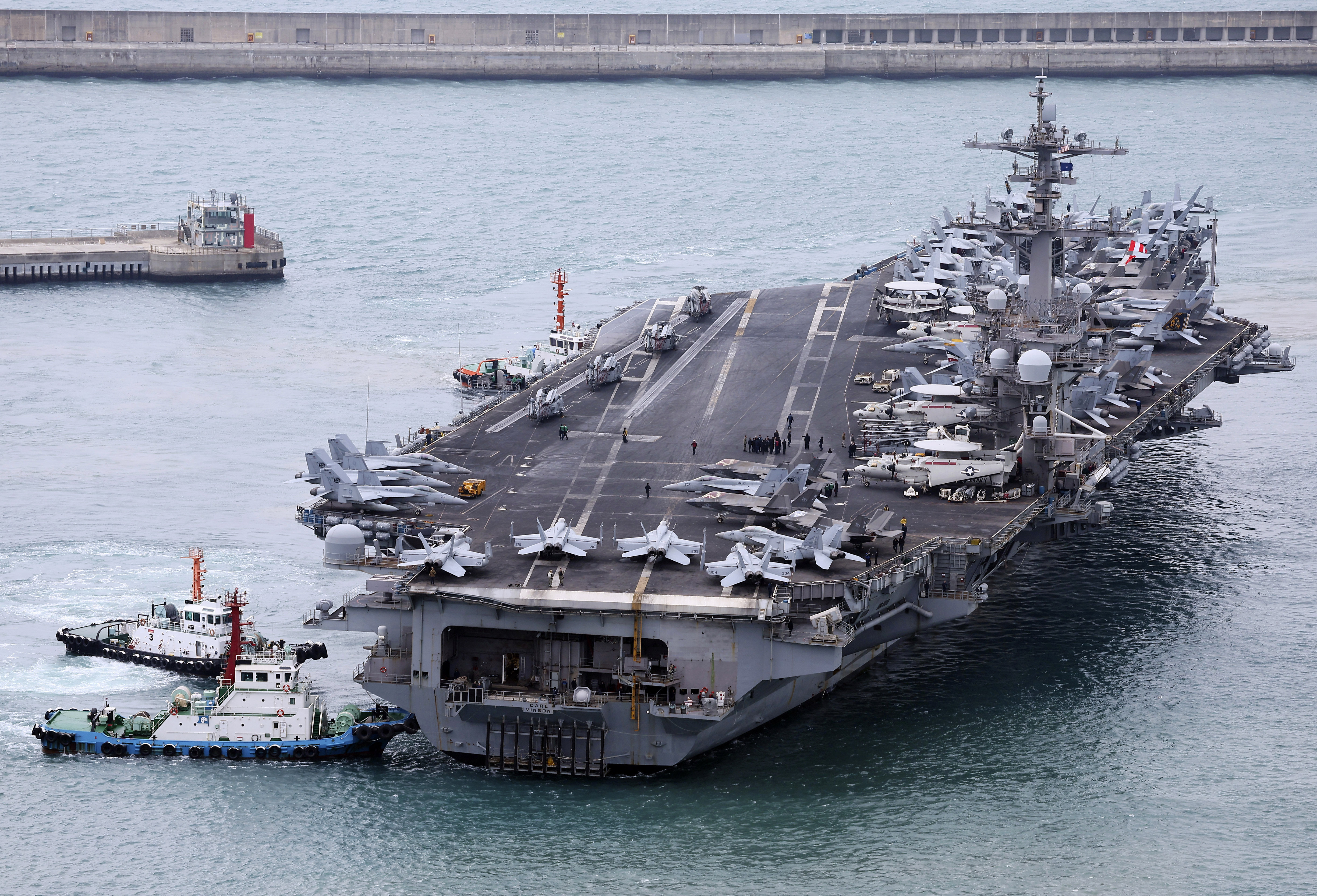 ▲▼美國海軍航空母艦「卡爾文森號」（USS Carl Vinson）造訪南韓港口釜山。（圖／達志影像／美聯社）