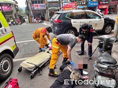 男突然倒地「意識模糊」躺路邊　基隆警助送醫脫險