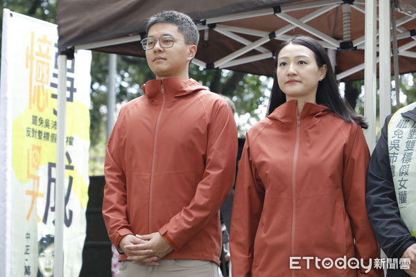 ▲▼罷免立委吳沛憶青年志工團4日於萬華國光市場前擺攤聯署，中廣前董事長趙少康、郝龍斌前市長、賴士葆委員、謝龍介委員、鍾沛君議員、楊植斗議員前來為罷免團體加油打氣。（圖／記者湯興漢攝）