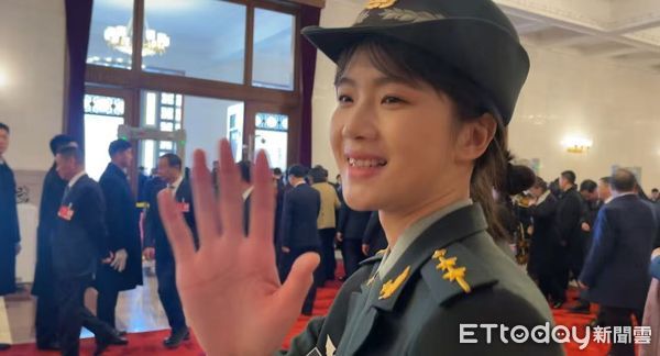 ▲▼ 解放軍最美女飛行員徐楓燦駕直-20參展（圖／記者任以芳攝）