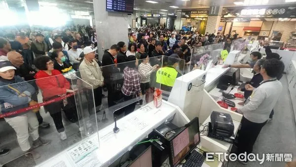 ▲▼          霧鎖金門3天   。（圖／記者林名揚翻攝）