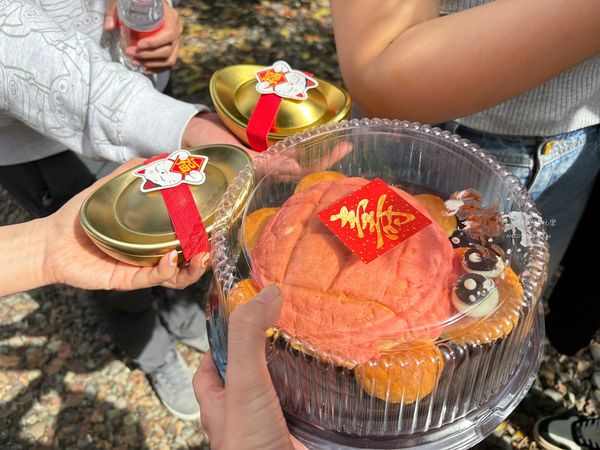 ▲▼頭城玄德宮泡麵土地公，頭城拜拜免費吃泡麵。（圖／部落客陳小可授權提供）