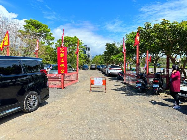 ▲▼頭城玄德宮泡麵土地公，頭城拜拜免費吃泡麵。（圖／部落客陳小可授權提供）