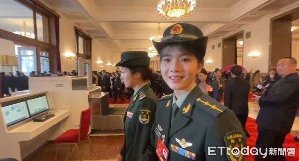 ▲▼ 解放軍最美女飛行員徐楓燦駕直-20參展（圖／記者任以芳攝）