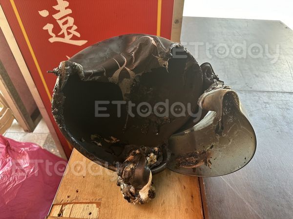 ▲獨／受人指使？年輕男名店前縱火　邊犯案邊講電話「拍照留存」。（圖／記者許權毅攝）