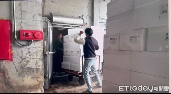 ▲▼警方找到還沒銷贓的水產品             。（圖／記者陳以昇翻攝）