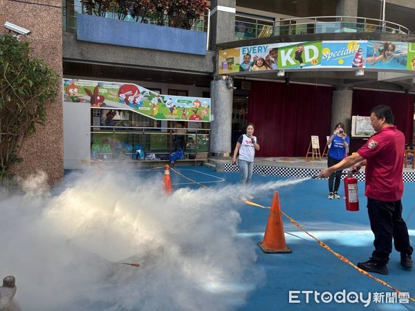 ▲台南市消防局第七大隊德興分隊，4日前往艾的佳幼兒園為師生們辦理防震防火宣導活動。（圖／記者林東良翻攝，下同）