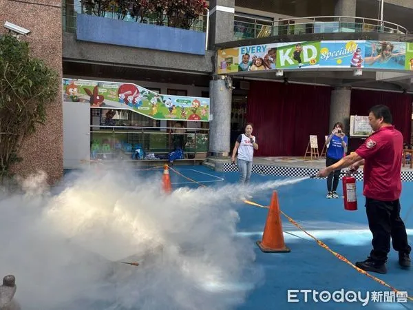 ▲台南市消防局第七大隊德興分隊，4日前往艾的佳幼兒園為師生們辦理防震防火宣導活動。（圖／記者林東良翻攝，下同）