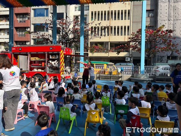 ▲台南市消防局第七大隊德興分隊，4日前往艾的佳幼兒園為師生們辦理防震防火宣導活動。（圖／記者林東良翻攝，下同）