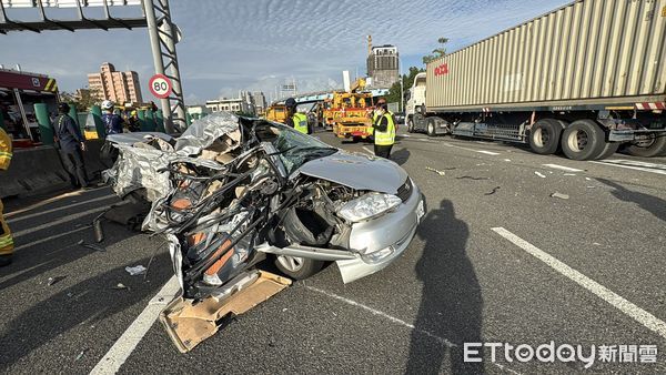 ▲▼國道一號372K車禍。（圖／記者吳世龍攝）