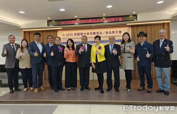 ▲右四起IEAT秘書長黃文榮、ASOA副會長王美美、瓜地馬拉駐台大使艾特維、中美洲經貿辦事處主任徐韶慧、外貿協會秘書長王熙蒙與各州辦事處處長於開幕式合影。（圖／記者張佩芬攝）