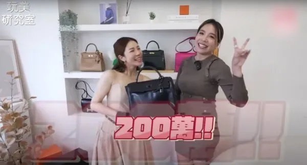 ▲王大陸姊姊曾分享整牆的愛馬仕精品包收藏。（圖／翻攝自YouTube／女人我最大）