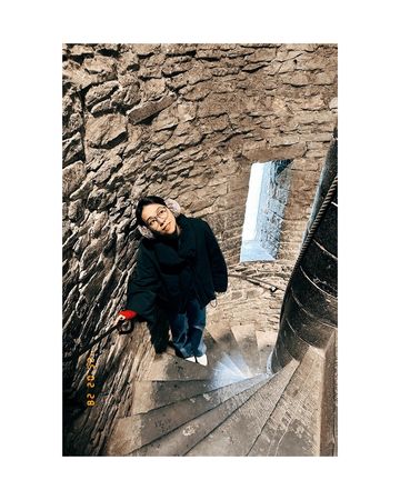 ▲夏于喬爬樓梯時不慎扭到了腳，從樓梯滾落。（圖／翻攝自Facebook／夏于喬（喬喬））