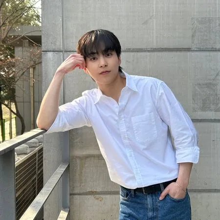 ▲▼XIUMIN打歌「遭電視台禁同台SM藝人」！（圖／翻攝自Instagram／e_xiu_o）