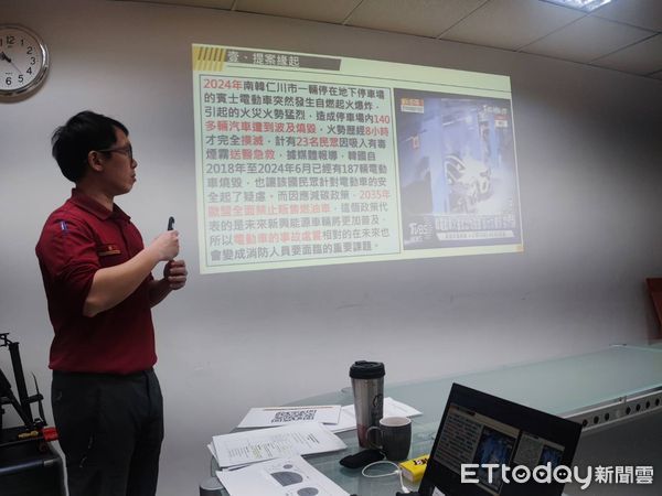 ▲台南市研考會辦理「台南市政府及所屬機關學校2024年創新提案競賽」，並於4日舉行頒獎典禮，由祕書長方進呈主持，向獲獎團隊表達肯定與嘉勉。（圖／記者林東良翻攝，下同）