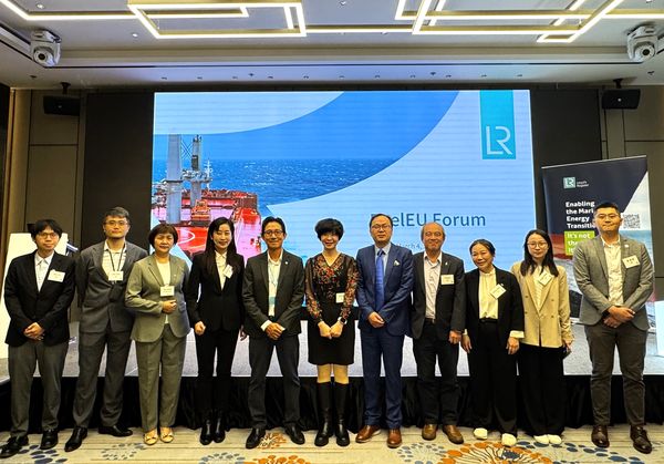 ▲左五起LR新加坡公司代表吳鐘漢、台灣公司總經理呂芳儀、BIMCO亞太區總經理庄煒、LR高雄驗船師經理甘裕元等合影。（圖／LR提供）