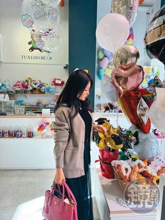 【麻衣揭婚變瘡疤1】單親媽東京生活曝光　麻衣手提15萬PRADA經典包逛六本木