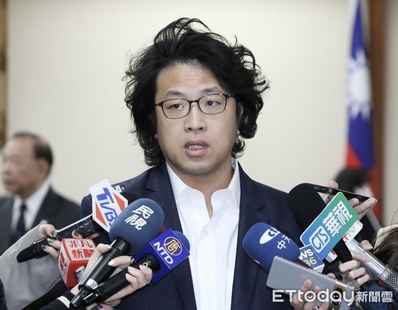 ▲▼沈伯洋 立法院委員會召委選舉 外交國防委員會 聯訪  。（圖／記者屠惠剛攝）