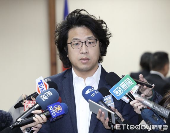 ▲▼沈伯洋 立法院委員會召委選舉 外交國防委員會 聯訪  。（圖／記者屠惠剛攝）