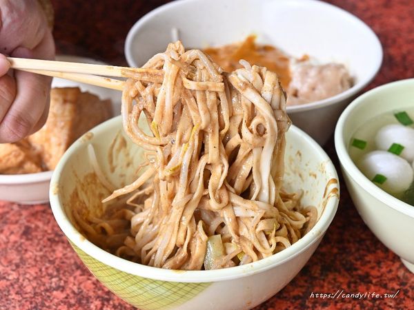▲▼阿姐鮮蝦大餛飩｜脆上人氣美食再一間！一週吃上好幾回的隱藏版麵店，不吃辣招牌辣醬麵別輕易嘗試！。（圖／部落客糖糖授權提供）