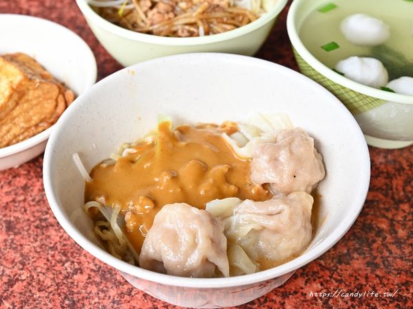 ▲▼阿姐鮮蝦大餛飩｜脆上人氣美食再一間！一週吃上好幾回的隱藏版麵店，不吃辣招牌辣醬麵別輕易嘗試！。（圖／部落客糖糖授權提供）