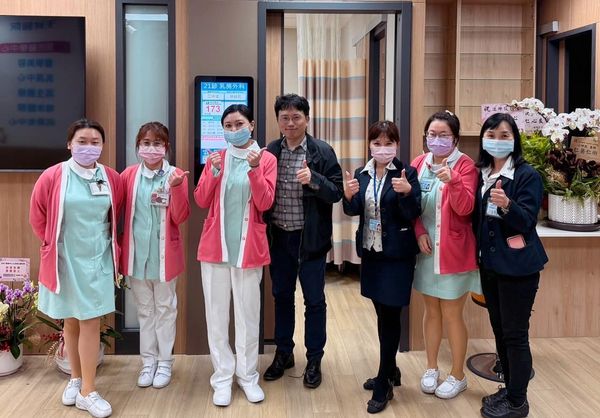 ▲▼名醫江坤俊轉院！病人爆量「下午1點看到10點」：隊伍繞了好幾圈。（圖／取自江坤俊醫師粉專）