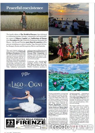 ▲中華醫大校長孫逸民（前排左五）把2024國際宜居社區銅牌獎的榮耀交給白河草店社區發展協會總幹事吳長庚(（前排右五），台南白河區美麗的蓮花田地景風貌獲得義大利弗羅倫斯雜誌刊登報導。（圖／記者林東良翻攝，下同）