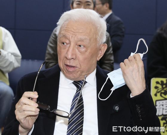 ▲▼曹興誠 沈伯洋 全台大罷免 反對政治詐騙 找回專業國會。（圖／記者屠惠剛攝）