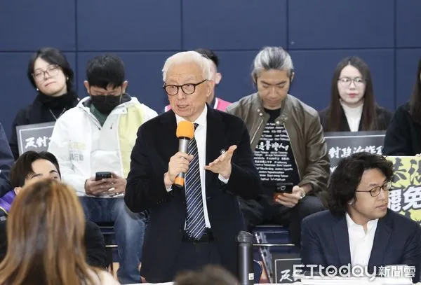 ▲▼曹興誠 沈伯洋 全台大罷免 反對政治詐騙 找回專業國會。（圖／記者屠惠剛攝）