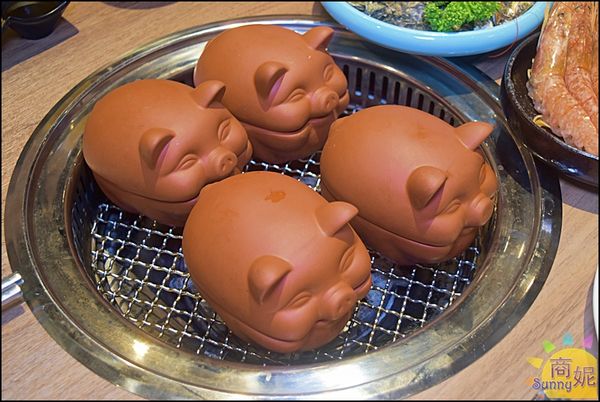 ▲▼築崎燒串放題|台中烤串燒肉吃到飽588元起!軌道車送餐+豐盛自助吧超過百種食材還有免費和服穿搭。（圖／部落客商妮授權提供）