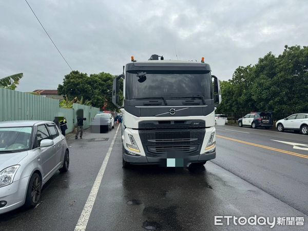 ▲▼大貨車右轉輾斃女騎士，駕駛被依過失致死罪嫌送辦。（圖／民眾提供，下同）