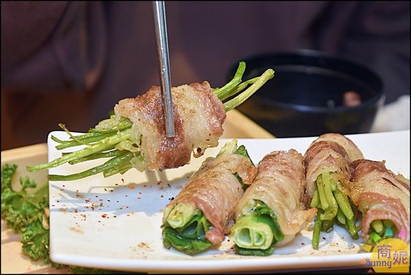 ▲▼築崎燒串放題|台中烤串燒肉吃到飽588元起!軌道車送餐+豐盛自助吧超過百種食材還有免費和服穿搭。（圖／部落客商妮授權提供）