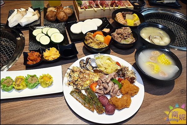 ▲▼築崎燒串放題|台中烤串燒肉吃到飽588元起!軌道車送餐+豐盛自助吧超過百種食材還有免費和服穿搭。（圖／部落客商妮授權提供）