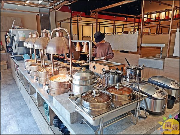 ▲▼築崎燒串放題|台中烤串燒肉吃到飽588元起!軌道車送餐+豐盛自助吧超過百種食材還有免費和服穿搭。（圖／部落客商妮授權提供）