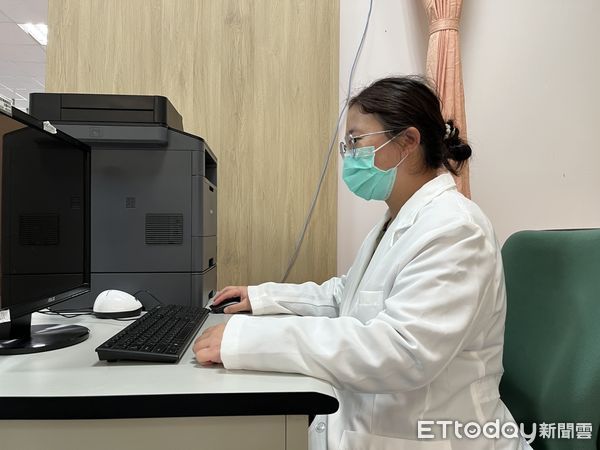 ▲肩膀的良好姿勢。（圖／台中榮總埔里分院提供）