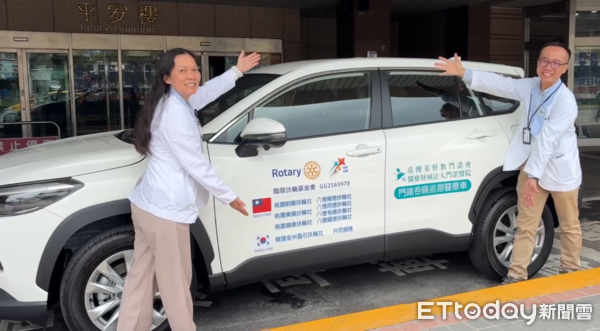 ▲▼國際扶輪社捐贈門諾醫院行動吞嚥巡迴醫療車及相關檢查設備，舉行捐贈儀式。（圖／門諾醫院提供，下同）