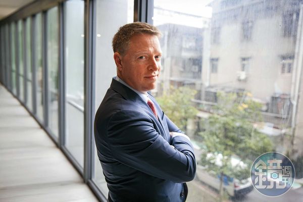 博明曾任外媒駐中國特派員，從軍後亦持續筆耕。圖為他日前來台出席《沸騰的護城河》新書發表會。