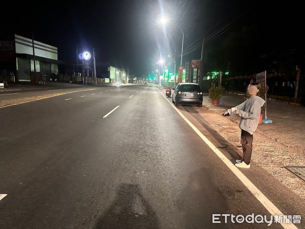 ▲▼高雄驚見「50kg超巨大蟒蛇」！20歲女騎車輾過慘摔車，超扯畫面曝。（圖／Threads／chen.yuzi授權提供）