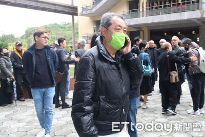 漏網/朱延平「路過」張震媽告別式 見大批媒體驚問:裡面是誰?